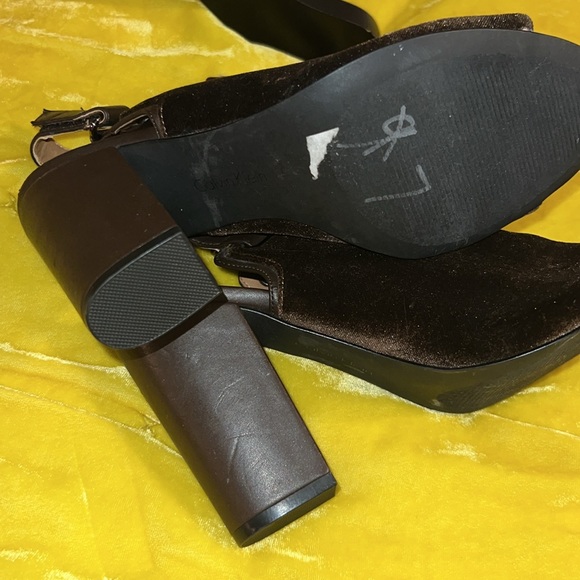 Calvin Klein Size 9.5 Brown Velour Peep Toe Block Heels - Picture 8 of 11